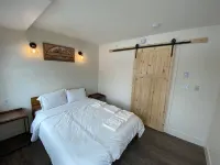 Lovely 1 Bedroom Condo Free Parking and Balcony -  Ferienwohnungen