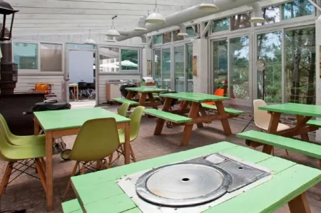 Taean (Anmyeondo) Grumpy House Pension