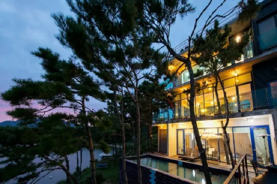 Sacheon Baum House Pool Villa