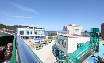 Samcheok Yonghwa Beach Pension