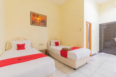 RedDoorz @ Kings Hotel Near Csb Mall Hotels in Kesambi