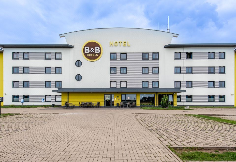 2. B&B HOTE..