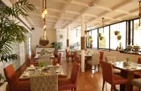 آهوجا ريزيدينسي، سوندر ناجار