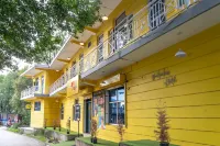 Whoopers Hostel Bir- Friends Themed - ホステル