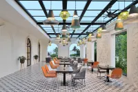 포트 무지리스, 어 트리뷰트 포트폴리오 호텔 바이 메리어트 본보이, 코치