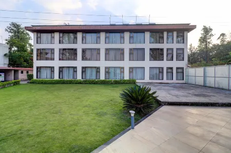 Hotel Royal Orbit Отели в г. Панчгани