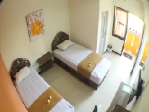 Guest House Rumah Wahidin Syariah Hotels in Mayangan