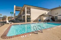 Quality Inn & Suites - Pools
