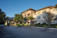 Courtyard Charleston Mt. Pleasant Hotel dekat HandPicked