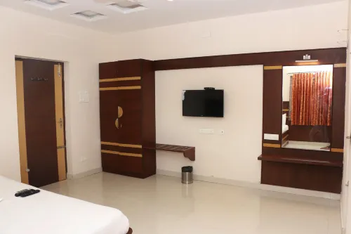Elgozo Hotel Dreams Paradise - Yercaud - ห้องครัว