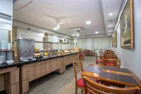 Hotel Golden Park Curitiba by Nacional Inn - 朝食