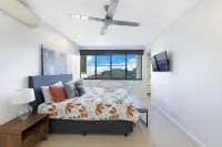 Zen at Arkaba 3Br Luxury Waterfront Apt Pool + BBQ Hotels in 