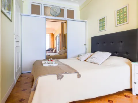 La Floride Promenade des Anglais โรงแรมในฟาบรอน