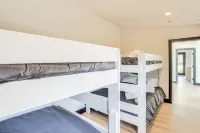 Custom Windham Mtn Villa w/ Pool, Theater & Views! - Balcony