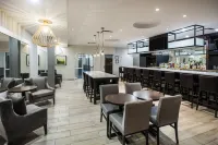 Holiday Inn & Suites GRANDE PRAIRIE-CONFERENCE CTR by IHG - bar