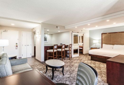 멤피스 동부 지역의 평화로운 거리 풍경