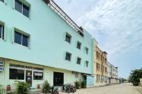 RedDoorz Near Soekarno Hatta Airport 3 Hotels in Kosambi