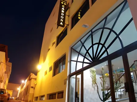 Hostal Residencia Cardona