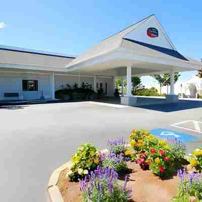 Courtyard Cape Cod Hyannis Hotel Exterior