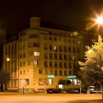 Hotel Esplanade Hotels near Parc de l'Orangerie