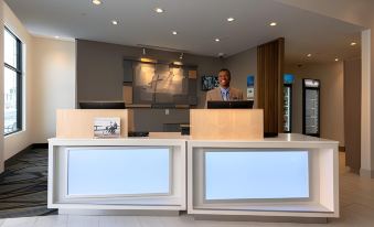 Holiday Inn Express & Suites Tulsa Downtown