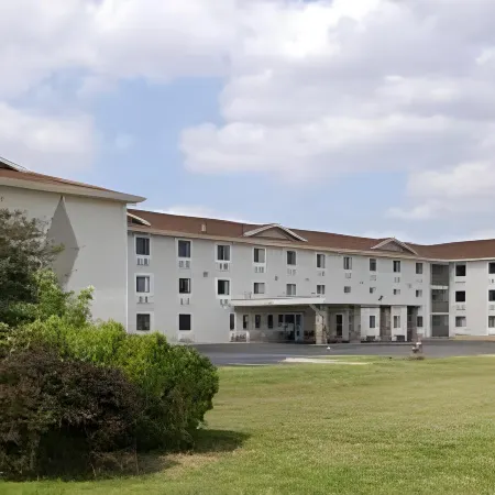 Super 8 by Wyndham Springfield East