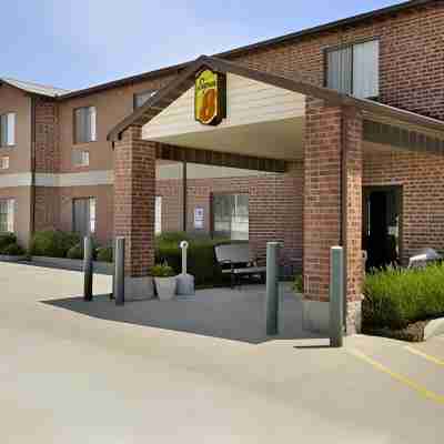 Super 8 by Wyndham Chanute Hotel Exterior