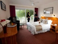 Inn on the Lake Hotels in Gravesend