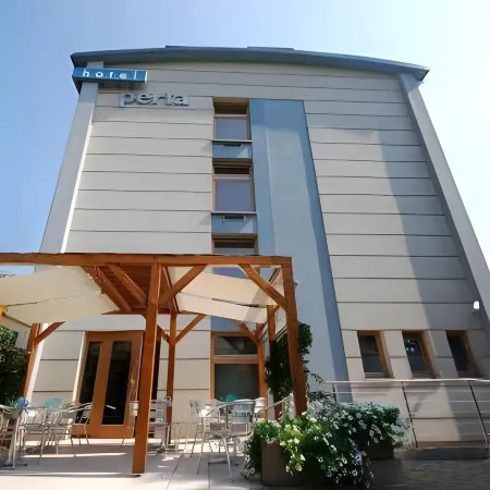 Hotel Perła Отели рядом с достопримечательностью «Парк Курдванов»