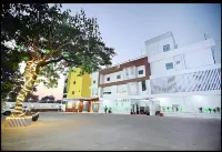 The Sky Land Hotel & Restaurant فنادق في Osmanabad