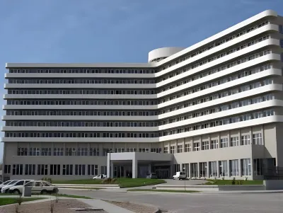 Rayentray Grand Hotel فنادق في 