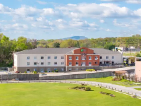 Holiday Inn Express & Suites CHATTANOOGA-HIXSON by IHG Hotels in Hixson