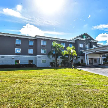 Holiday Inn Express & Suites COCOA by IHG