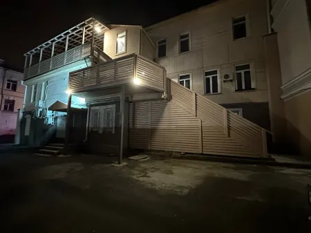 Алеут Отели рядом с достопримечательностью «выстрелка о времени»