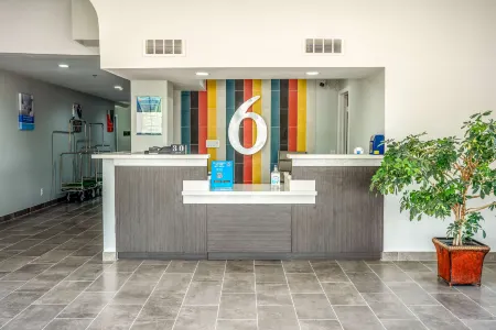 Studio 6 Claremore, OK