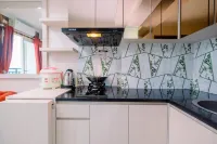 Cozy and Stylish 2BR Podomoro Golf View Apartment By Travelio - 2 stjerner