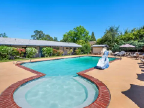 傑克遜品質酒店及套房 阿馬多爾縣酒店