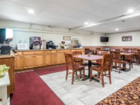 TiltonLodge Inn & Suites Hotels in Tilton