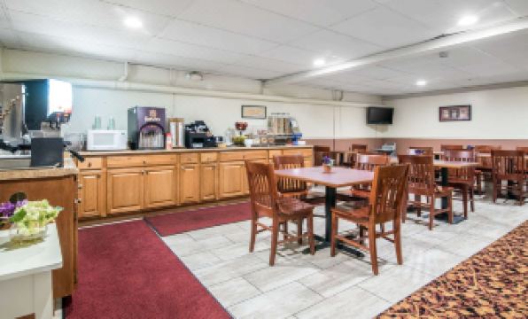 TiltonLodge Inn & Suites