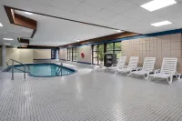 Travelodge by Wyndham Barrie Hotels in Barrie