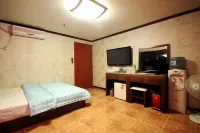 Gimhae Jangyu Poly M