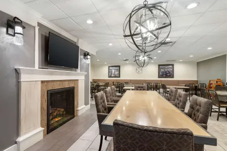 Best Western Plus Plattsburgh Отели в г. Платтсбург