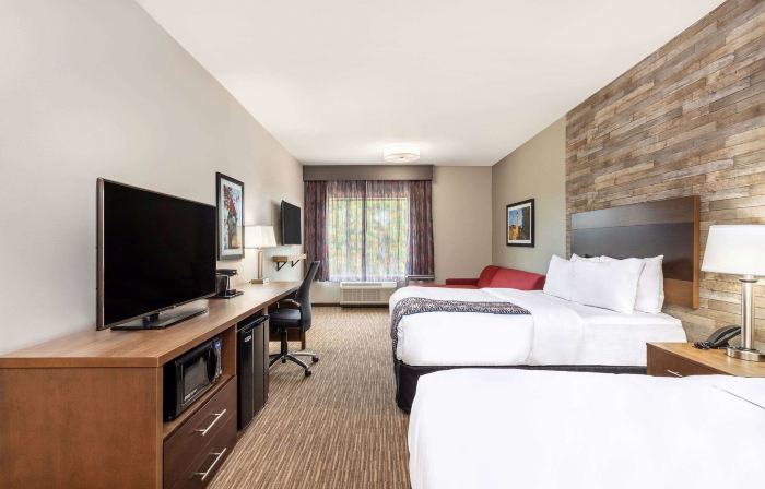 La Quinta Inn & Suites by Wyndham Bloomington