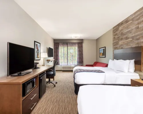 La Quinta Inn & Suites by Wyndham Bloomington Hotels in Monroe County