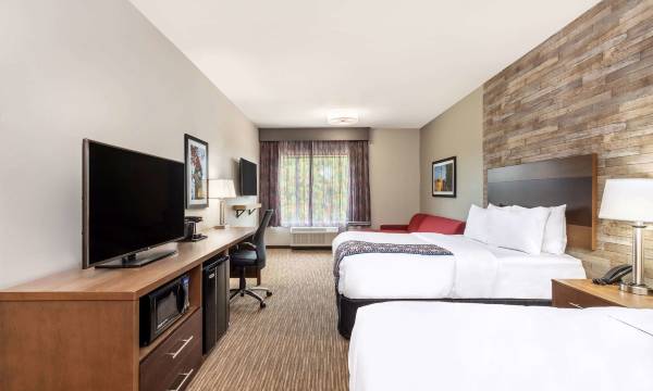 La Quinta Inn & Suites by Wyndham Bloomington