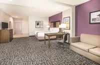La Quinta Inn & Suites by Wyndham Dallas Plano - the Colony Hotels in Denton County