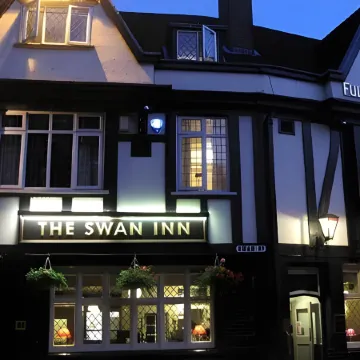 The Swan Inn Pub Отели рядом с достопримечательностью «Чизик Хаус энд Гарденс»