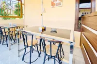 RedDoorz @ Shine Guest House Tebing Tinggi