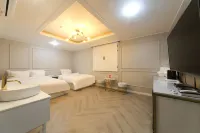 Geojedo Gohyeon Pool