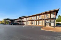 Days Inn by Wyndham Brownsville Hotels near West Tennessee Delta Heritage Center / Tina Turner Museum